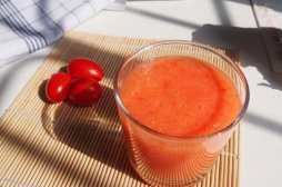 西红柿和什么一起榨汁好,西红柿可以和什么一起榨汁,西红柿榨汁搭