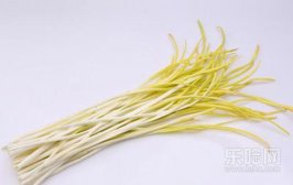 韭黄和韭菜有什么区别,韭黄与韭菜的区别,韭菜和韭黄有什么区别