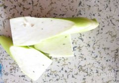 茭白有黑点能吃吗,茭白里面有黑点能吃吗,茭白为什么有黑点