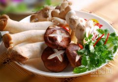 香菇吃前用热水烫吗,吃香菇用开水烫下吗,吃香菇前要用热水焯吗