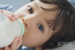 儿童喝什么牛奶好,孩子喝哪种牛奶好,孩子喝什么牛奶最好