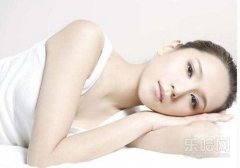 月经来了有黑色血块是怎么回事,来月经有黑色的血块是怎么回事