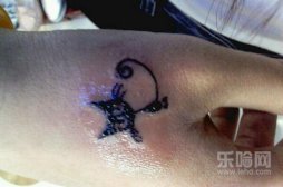 纹身后保鲜膜多久能拿掉,纹身后保鲜膜要包几天