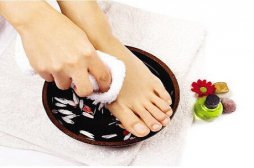 宫寒用什么泡脚好,宫寒泡脚时放什么,用什么泡脚治宫寒