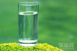 夏天出汗多喝什么,夏天出汗多喝什么好,夏天出汗喝什么