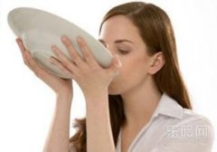 吃烫食烫到食道痛怎么办,吃烫的食物喉咙疼怎么办,吃烫的东西感觉