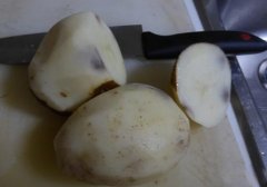 土豆里面有黑圈能吃不,土豆里面发黑还能吃吗,土豆里面有黑点能吃