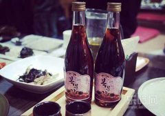 桑葚酒的功效与作用,桑葚酒的功效与作用及食用方法,桑葚酒有什么