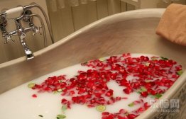 洗澡后皮肤瘙痒起红疙瘩,洗完澡身上起红疙瘩,洗完澡身上痒是怎么