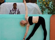 卧推的动作要求 卧推的辅助动作