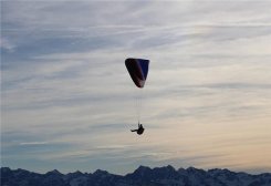 高空跳伞需要哪些装备 享受飞一般的感觉