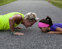 女生怎么做俯卧撑 俯卧撑的练习方式