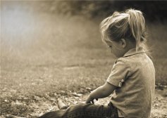 儿童孤僻怎么办 儿童孤僻的原因