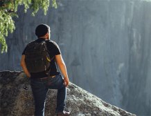 爬山遇险如何自救呢 爬山膝盖疼怎么办