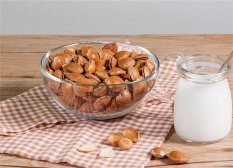 吃杏仁上火吗 杏仁吃多了会中毒吗