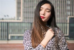 杠铃操塑身打造性感野性美眉