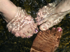 脚气的治疗方法 煮黄豆水可治脚气