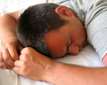 打鼾怎么办 不同人打鼾的危害也不同