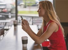 九个办公室瑜伽动作 轻松减压