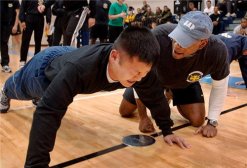 中年人练俯卧撑需谨慎